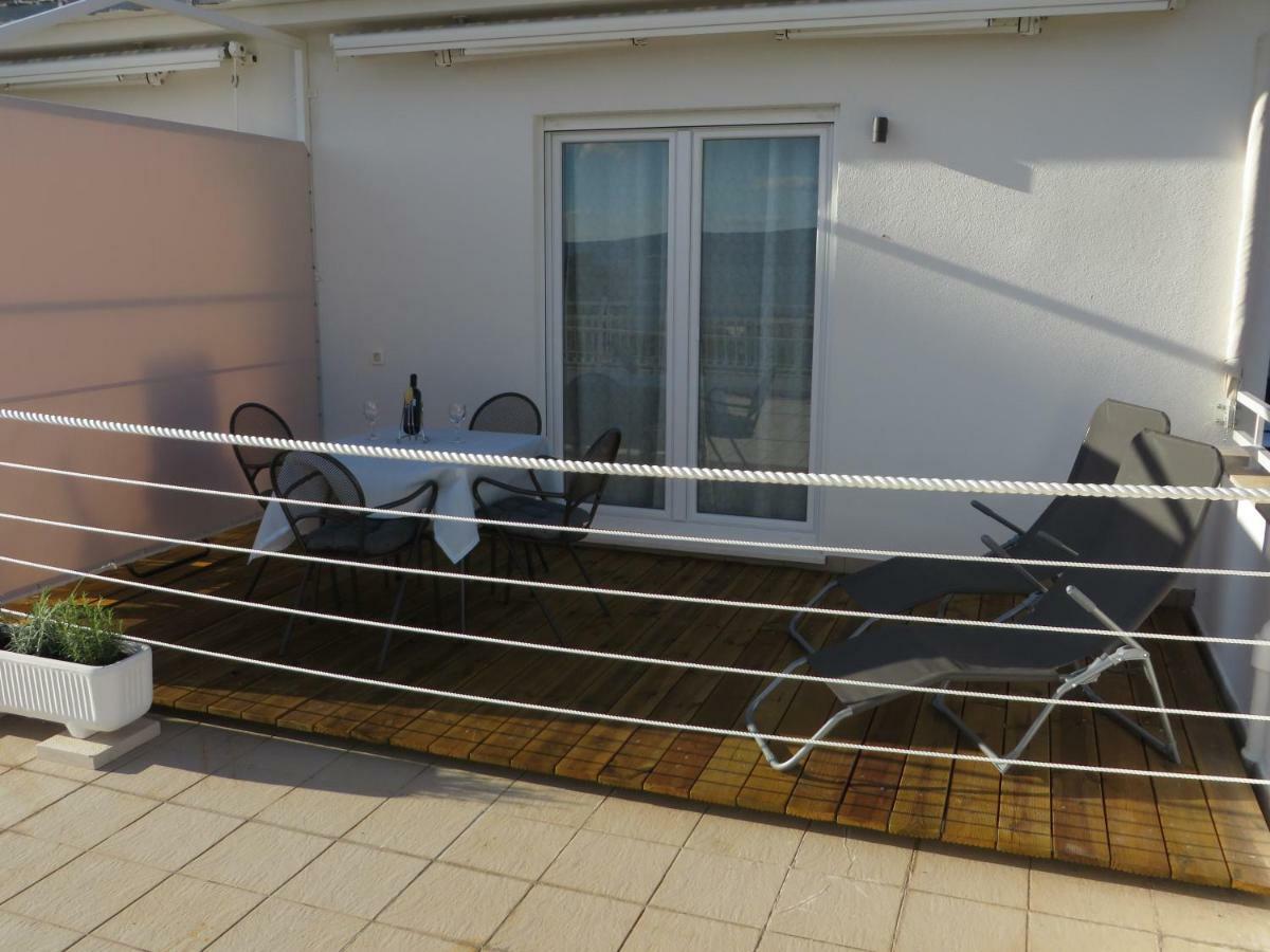 Apartmani Raos Dugi Rat Exteriör bild