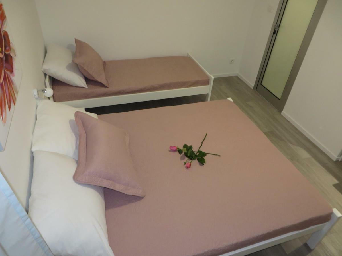 Apartmani Raos Dugi Rat Exteriör bild