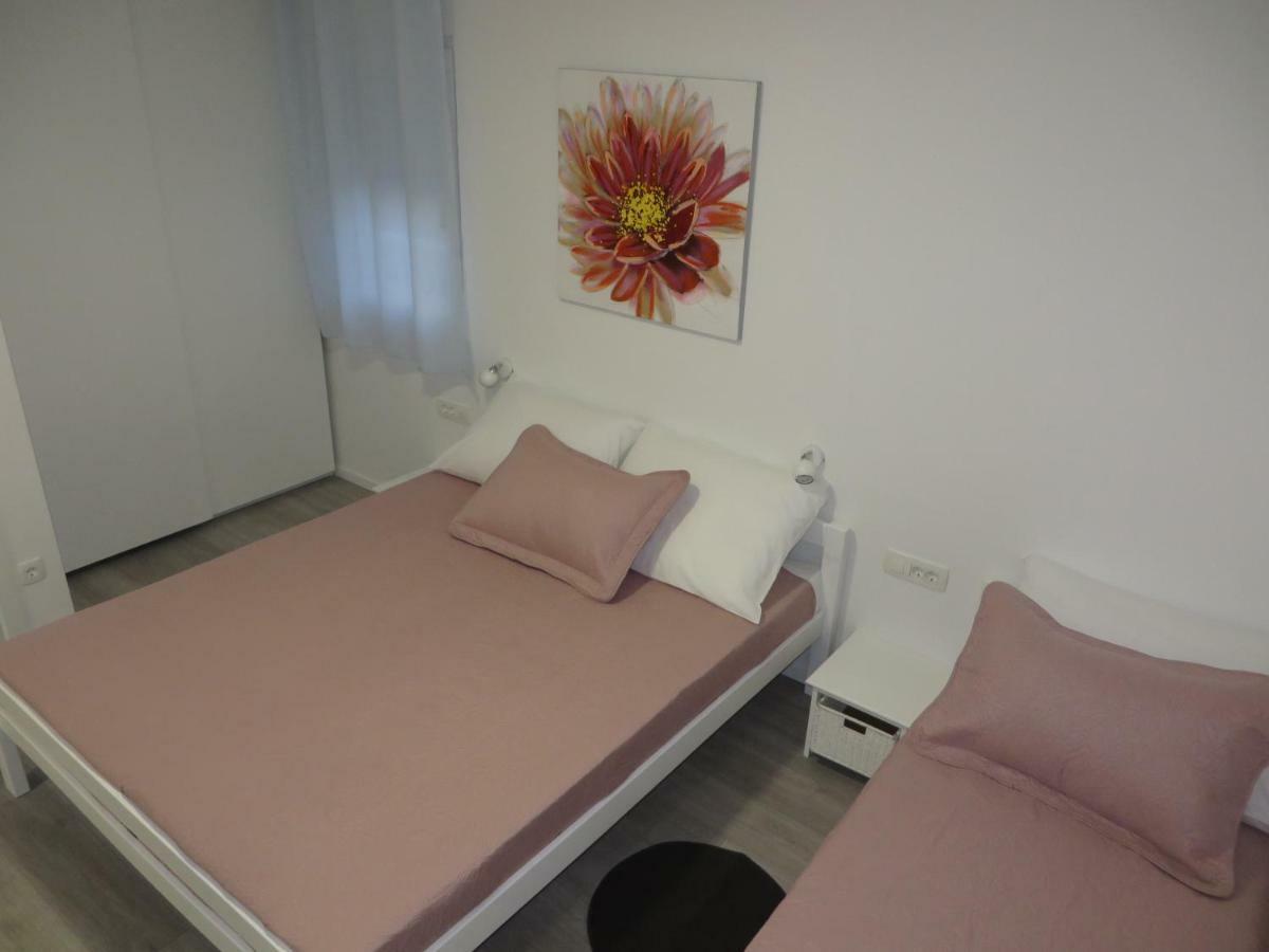 Apartmani Raos Dugi Rat Exteriör bild